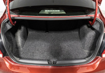 Подержанный автомобиль Volkswagen Polo Sedan 2012 года (11 фото)