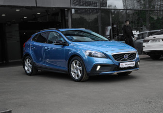 Подержанный автомобиль Volvo V40 Hatchback 2014 года (3 фото)