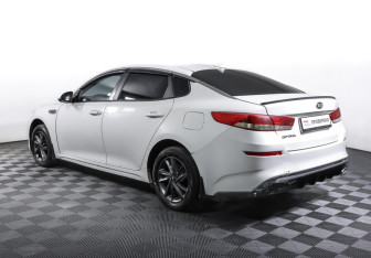 Подержанный автомобиль Kia Optima Sedan 2019 года (7 фото)