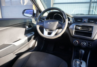 Подержанный автомобиль Kia Rio Hatchback 2013 года (13 фото)