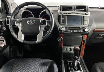 Подержанный автомобиль Toyota Land Cruiser Prado 2015 года (12 фото)