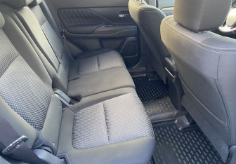 Подержанный автомобиль Mitsubishi Outlander 2018 года (11 фото)