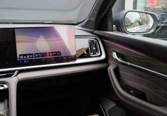 Подержанный автомобиль Geely Monjaro 2025 года (15 фото)