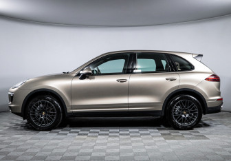 Подержанный автомобиль Porsche Cayenne 2016 года (8 фото)