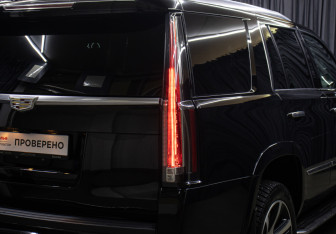 Подержанный автомобиль Cadillac Escalade Suv 2017 года (28 фото)