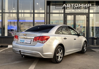 Подержанный автомобиль Chevrolet Cruze Sedan 2013 года (8 фото)
