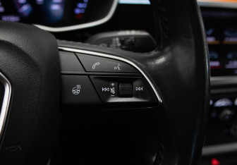 Подержанный автомобиль Audi Q3 2019 года (17 фото)