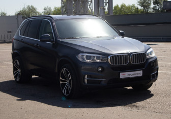 Подержанный автомобиль BMW X5 2015 года (3 фото)