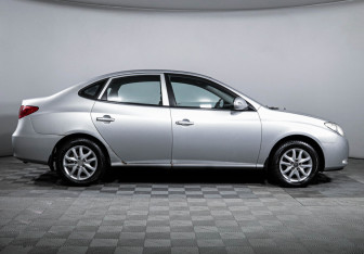Подержанный автомобиль Hyundai Elantra Sedan 2010 года (4 фото)