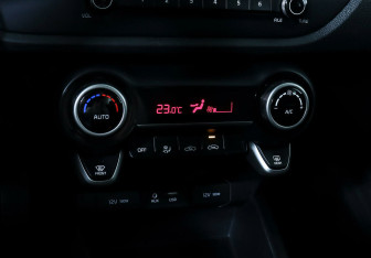 Подержанный автомобиль Kia Rio Sedan 2018 года (12 фото)