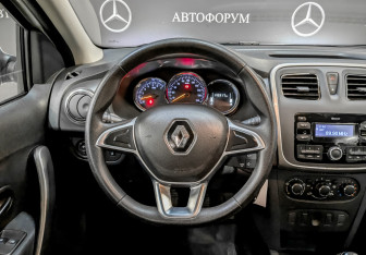 Подержанный автомобиль Renault Logan Sedan 2022 года (21 фото)