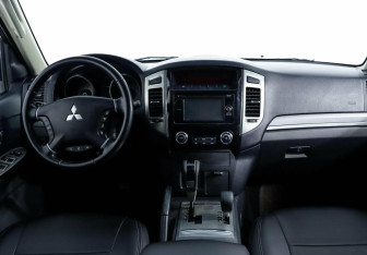 Подержанный автомобиль Mitsubishi Pajero 2016 года (6 фото)