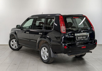Подержанный автомобиль Nissan X-Trail 2006 года (7 фото)