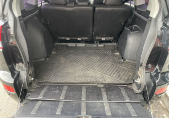 Подержанный автомобиль Citroen C-Crosser 2011 года (13 фото)