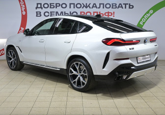 Подержанный автомобиль BMW X6 2020 года (6 фото)