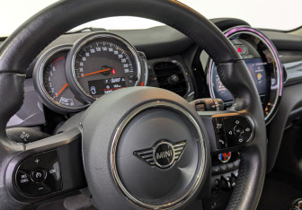 Подержанный автомобиль MINI Hatch 2021 года (25 фото)