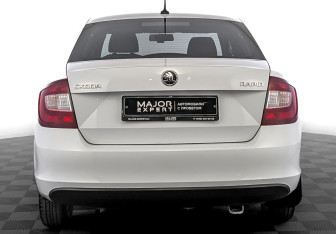 Подержанный автомобиль Skoda Rapid Liftback 2017 года (6 фото)