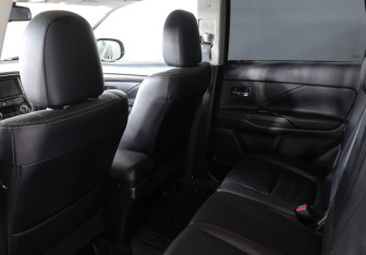 Подержанный автомобиль Mitsubishi Outlander 2018 года (12 фото)