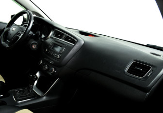 Подержанный автомобиль Kia Ceed Hatchback 2016 года (7 фото)