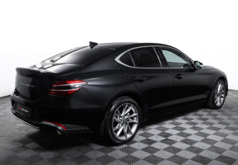 Подержанный автомобиль Genesis G70 2021 года (5 фото)