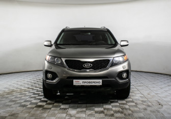 Подержанный автомобиль Kia Sorento 2012 года (2 фото)