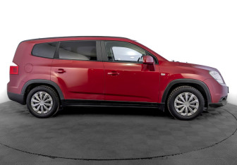 Подержанный автомобиль Chevrolet Orlando 2011 года (4 фото)