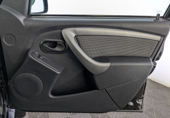 Подержанный автомобиль Renault Duster 2017 года (24 фото)