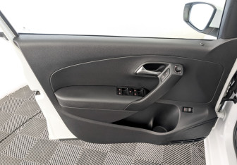 Подержанный автомобиль Volkswagen Polo Sedan 2018 года (19 фото)