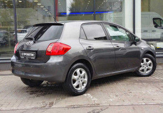 Подержанный автомобиль Toyota Auris Hatchback 2007 года (8 фото)