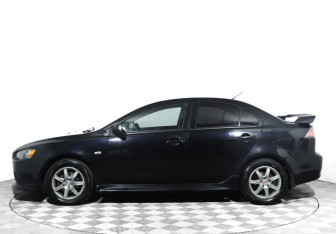Подержанный автомобиль Mitsubishi Lancer Sedan 2011 года (8 фото)