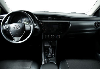 Подержанный автомобиль Toyota Corolla Sedan 2018 года (10 фото)