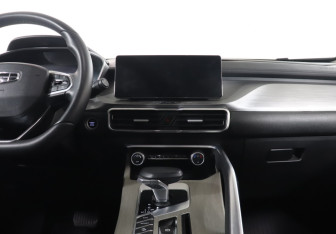 Подержанный автомобиль Geely Coolray 2023 года (14 фото)