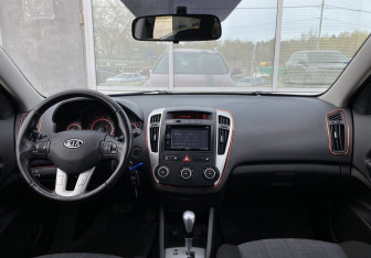 Подержанный автомобиль Kia Ceed Wagon 2011 года (11 фото)