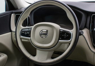 Подержанный автомобиль Volvo XC60 2021 года (15 фото)