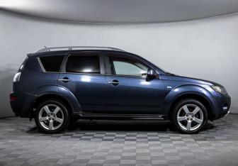 Подержанный автомобиль Mitsubishi Outlander 2008 года (4 фото)