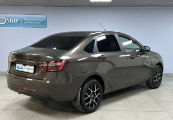 Подержанный автомобиль LADA (ВАЗ) Vesta Sedan 2018 года (5 фото)