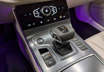 Подержанный автомобиль Hongqi H5 2022 года (2 фото)