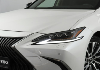 Подержанный автомобиль Lexus ES 2019 года (26 фото)
