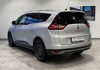 Подержанный автомобиль Renault Scenic 2017 года (7 фото)