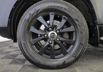 Подержанный автомобиль Toyota Land Cruiser Suv 2019 года (12 фото)