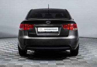 Подержанный автомобиль Kia Cerato Sedan 2011 года (6 фото)
