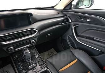 Подержанный автомобиль FAW Bestune T77 2020 года (13 фото)