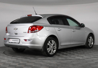 Подержанный автомобиль Chevrolet Cruze Hatchback 2013 года (5 фото)
