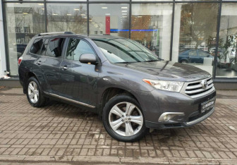 Подержанный автомобиль Toyota Highlander 2010 года (3 фото)