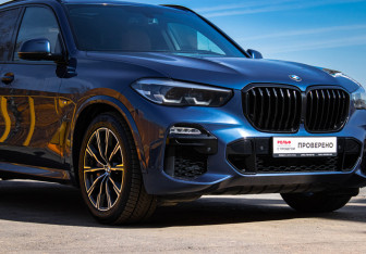 Подержанный автомобиль BMW X5 2018 года (15 фото)