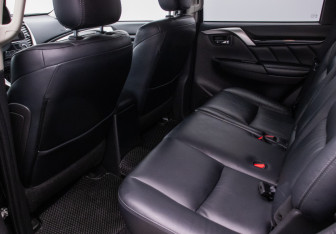 Подержанный автомобиль Mitsubishi Pajero Sport 2016 года (11 фото)