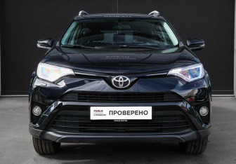Подержанный автомобиль Toyota RAV4 2017 года (2 фото)