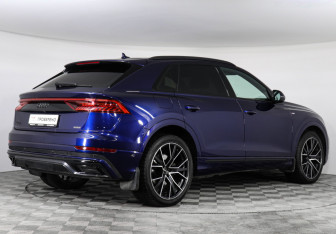 Подержанный автомобиль Audi Q8 2022 года (5 фото)