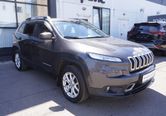 Подержанный автомобиль Jeep Cherokee 2014 года (3 фото)