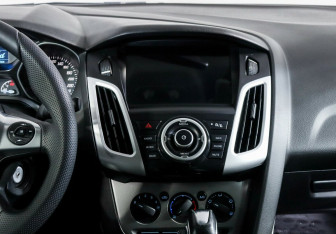 Подержанный автомобиль Ford Focus Sedan 2012 года (12 фото)